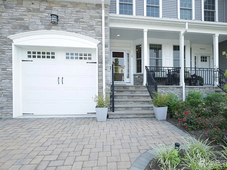 10 Gonzalez Dr — Photo 2