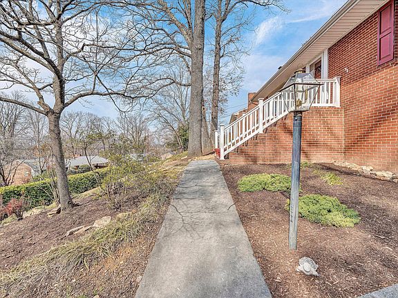 4th image of 3552 Forester Rd