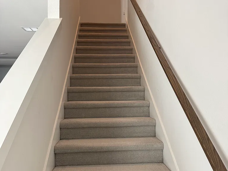 618 Laurel Ln — Photo 2