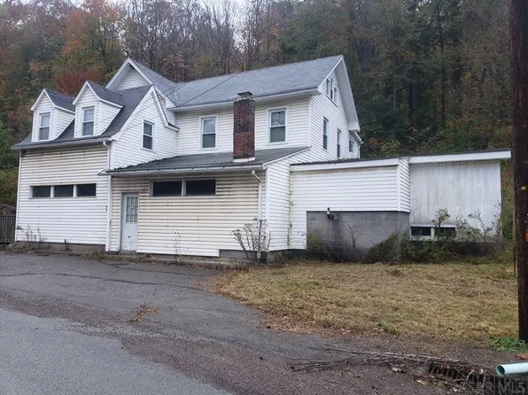 4251 Somerset Pike, Hollsopple, PA 15935