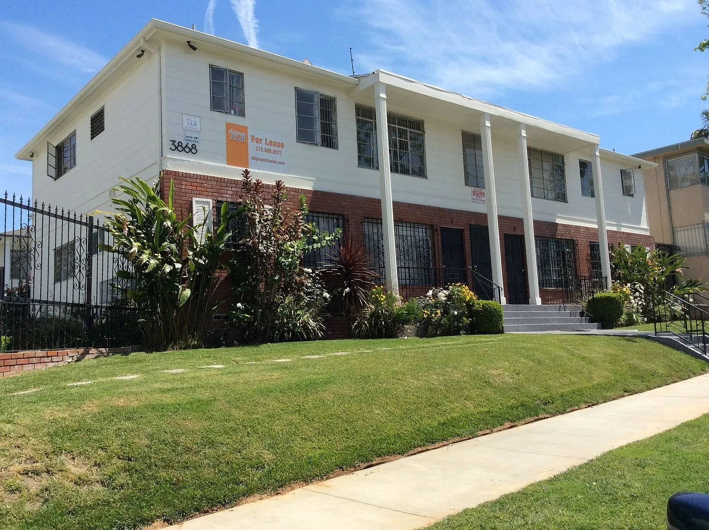 2 bed, 1.0 bath, 775 sqft, $1,933 — Photo 1