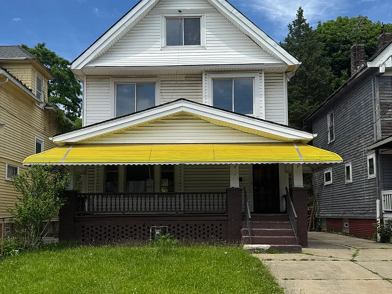 9409 Empire Ave — Photo 1