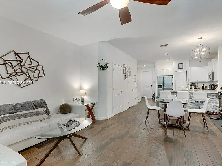 355 SE 1st Dr — Photo 2