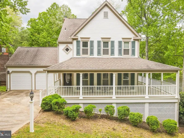 2203 Quartermaster Ln, Reston, VA 20191