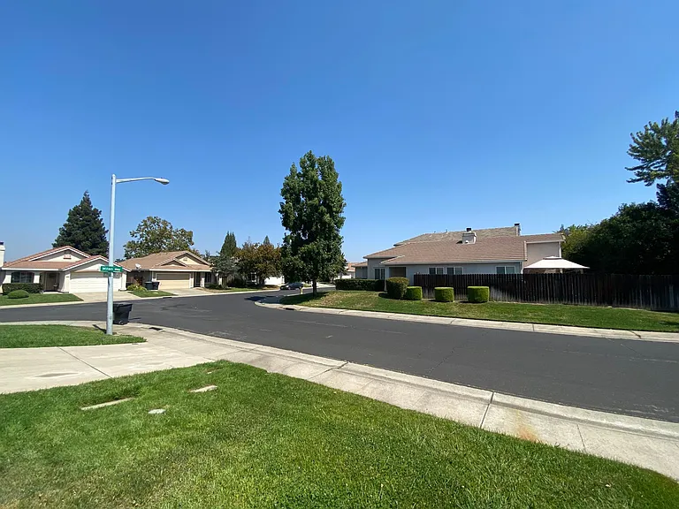 1909 Lindsay Dr — Photo 24