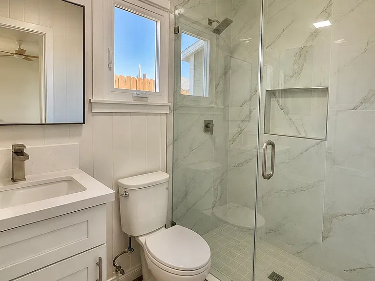 210 Broadway — Photo 9