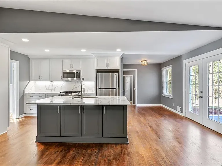 2341 Rubart Dr — Photo 11