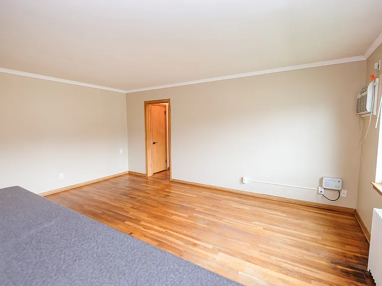 Carousel Flats — Photo 11