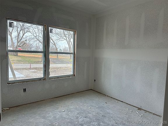 3rd image of 608 S 3rd St