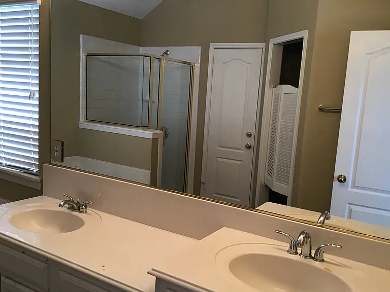 129 Hanover St — Photo 16