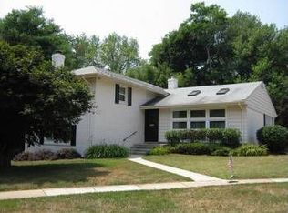 2200 Mart Ct, Bethesda, MD 20910