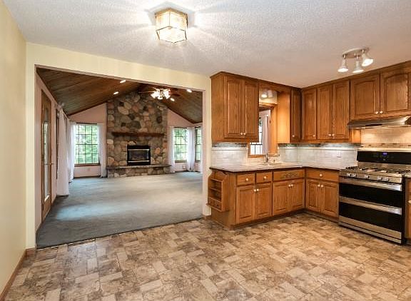Kitchen with oak cabinets & SS Appliances