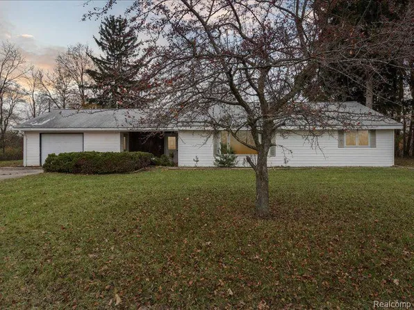 704 S Norton St, Corunna, MI 48817