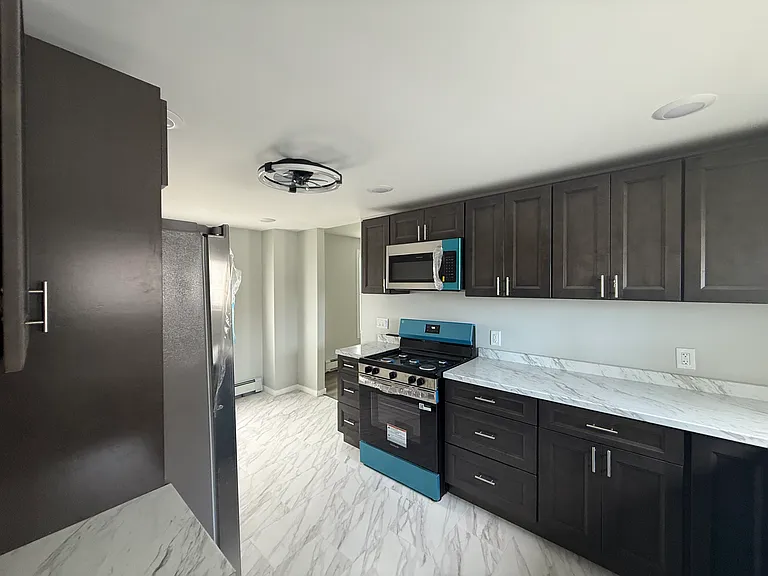 294 Oak St #1 — Photo 1