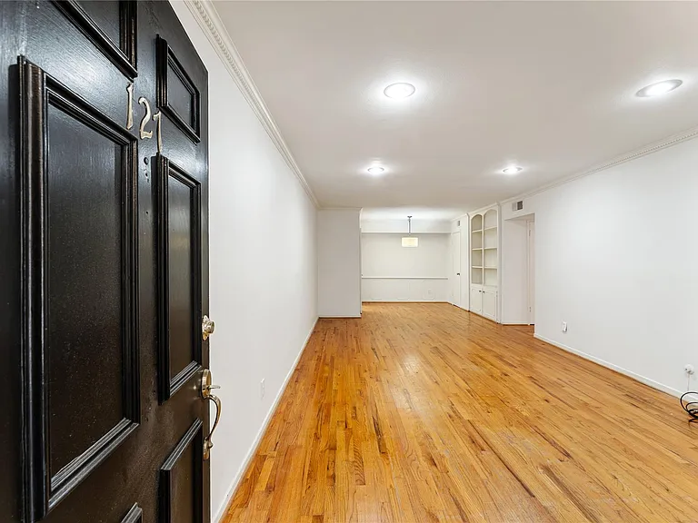 359 N Post Oak Ln #127 — Photo 5
