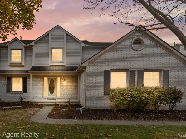 7012 Foxcreek Dr, Canton, MI 48187