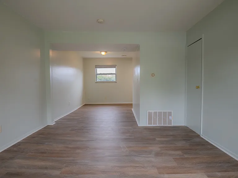 Crestwood Village Townhomes — Photo 9