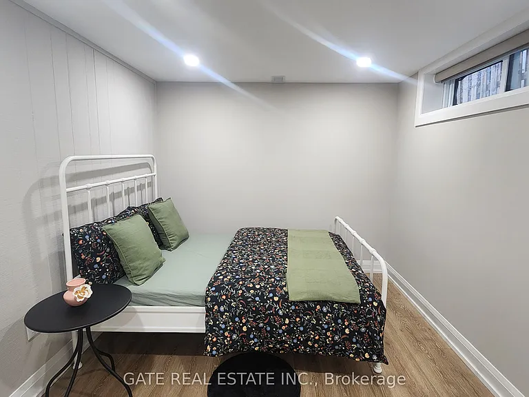 29 Caronport Cres #BASEMENT — Photo 3