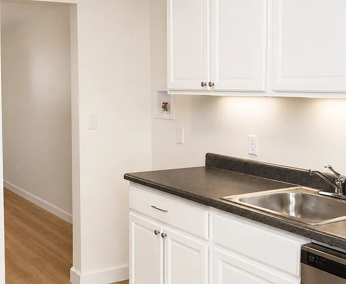 Bright & Spacious 2-Bedroom Residence Across from Berkeley Park — Photo 16
