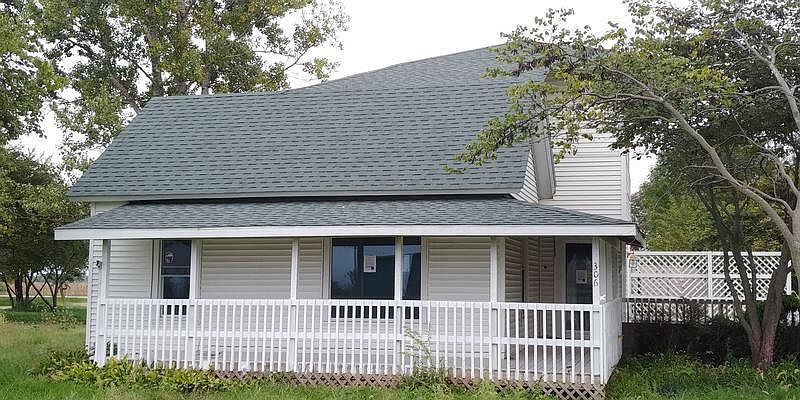 FRONT--LAWN HAS NOT BEEN MOWED, WOULD LIKE TO TAKE