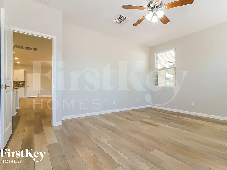 8920 W Jefferson St — Photo 9