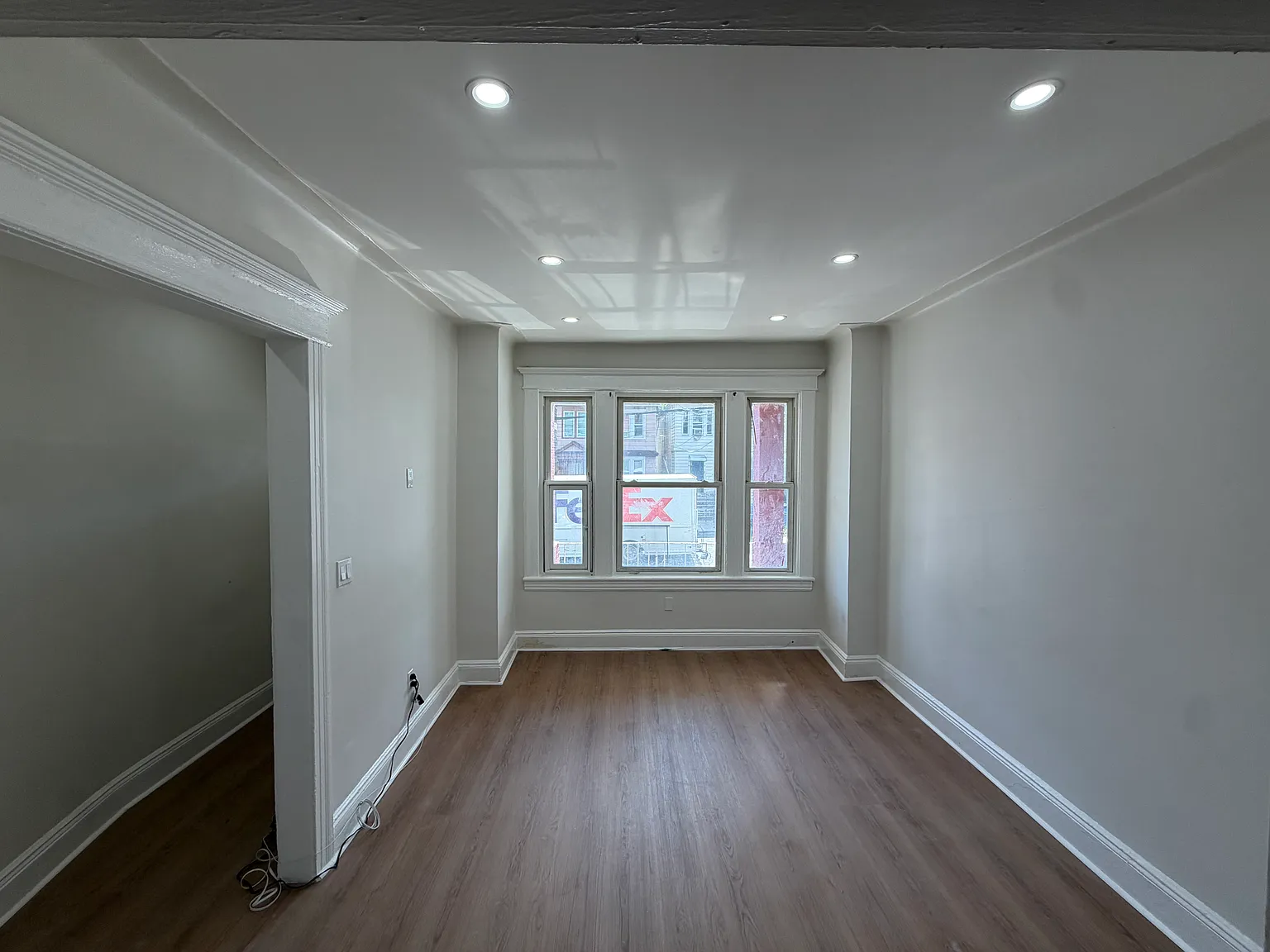 2 bed, 1000 sqft, $2,295 — Photo 3