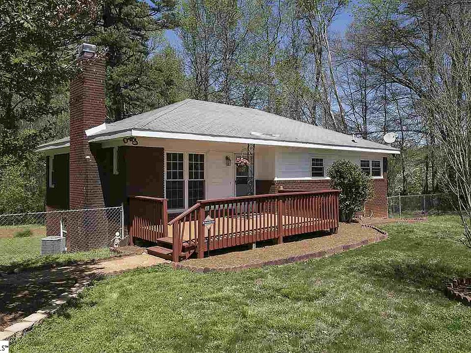 1st image of 9 Lakeview Dr
