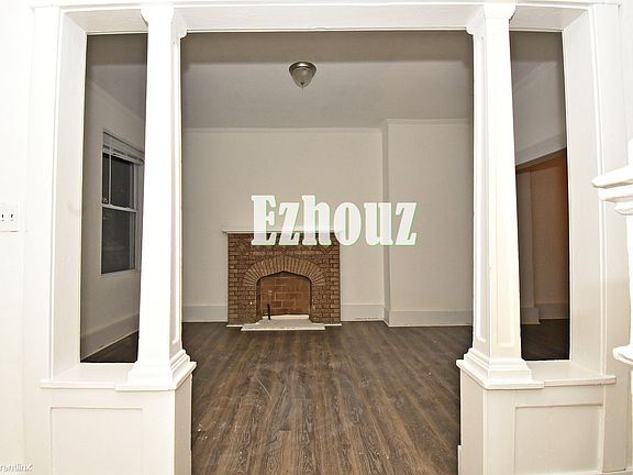 4202 Pall Mall living