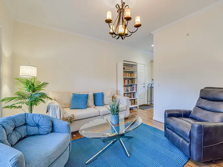 18 Lakeside Ln — Photo 9