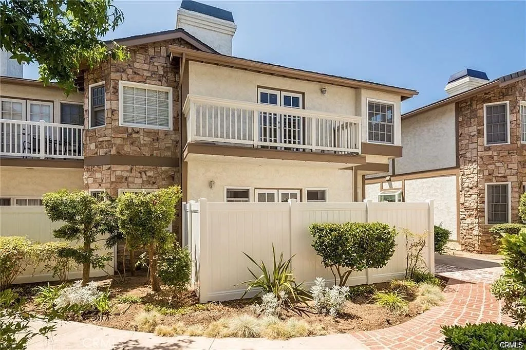 2 bed, 1700 sqft, $4,100 — Photo 1