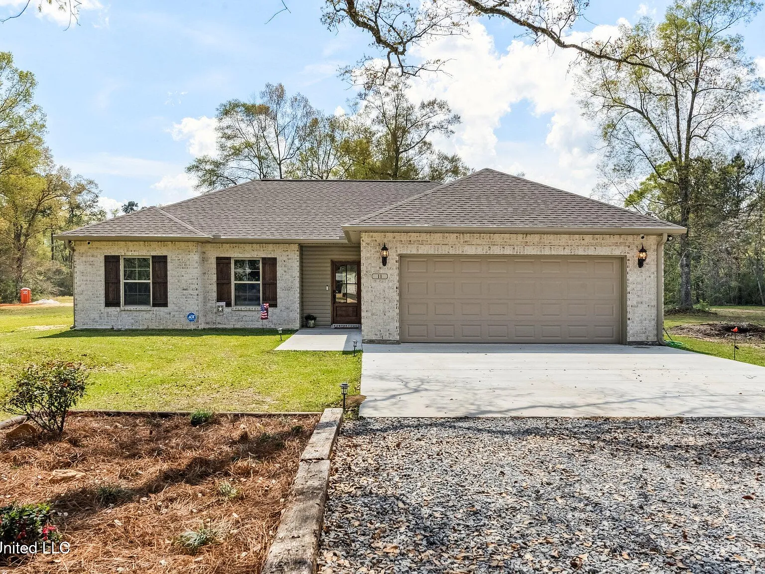 4 bed, 2.0 bath, 2882 sqft, $2,500 — Photo 2