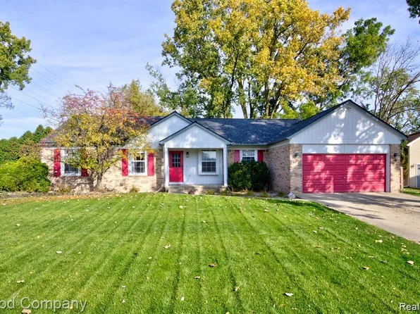 38776 Covington Dr, Wayne, MI 48184