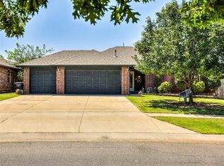 720 Manhattan Dr, Moore, OK 73160