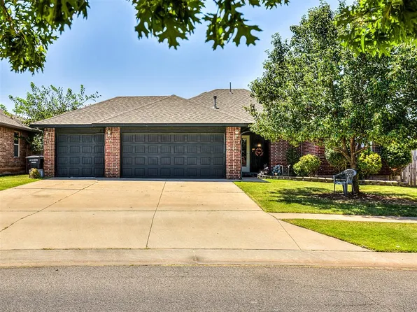 720 Manhattan Dr, Moore, OK 73160