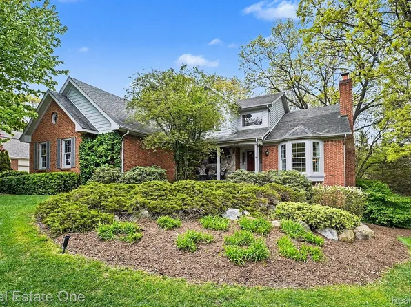 8189 High Point Trl, White Lake, MI 48386