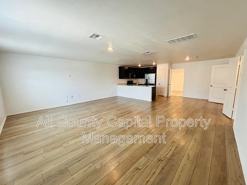 Building Photo - 13725 Knights Branch Dr