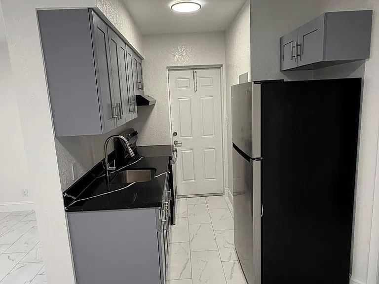 110 NW 7th Ave #18 — Photo 11