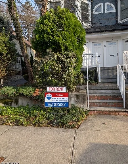 36 Phoenix Ave #A — Photo 2