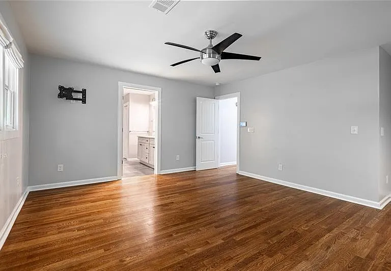 2470 Landeau Cir — Photo 14