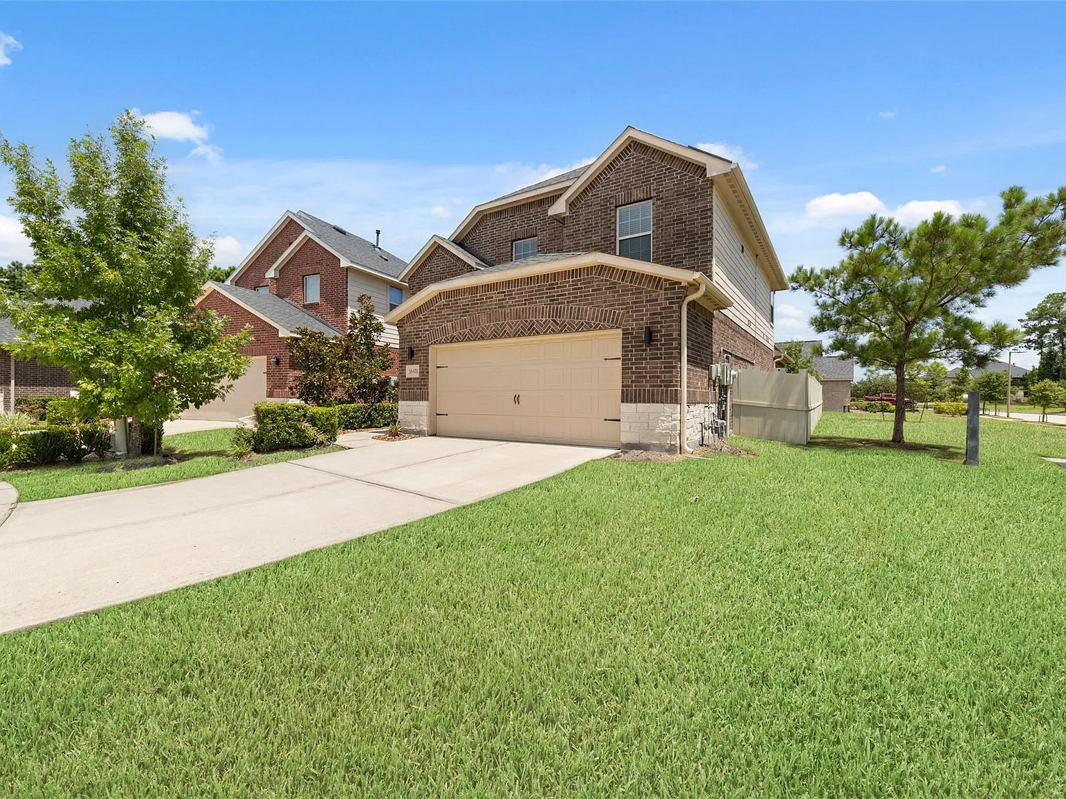 4 bed, 2.5 bath, 2136 sqft, $2,550 — Photo 2