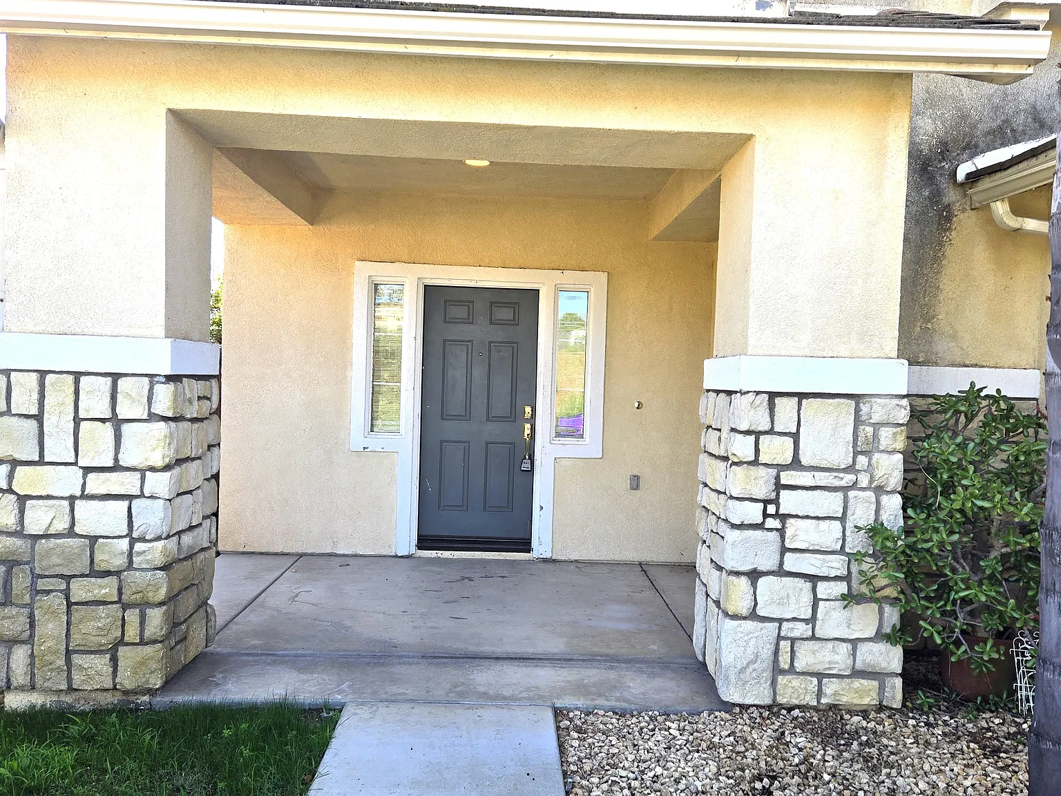 5 bed, 2511 sqft, $3,600 — Photo 2