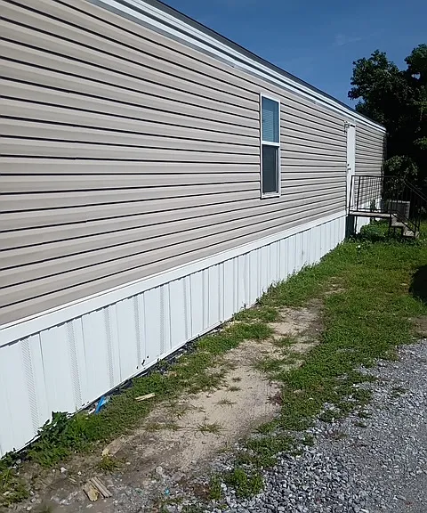 1836 N East Ave — Photo 2