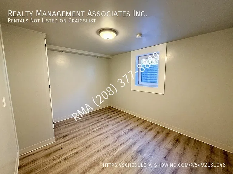 123 S Holly St #B — Photo 4