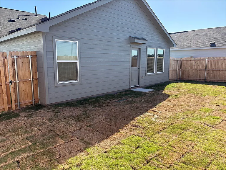1633 Limpkin Dr — Photo 4