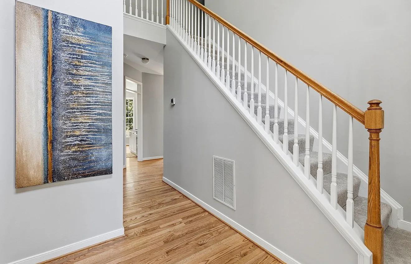 4 bed, 2392 sqft, $3,650 — Photo 2