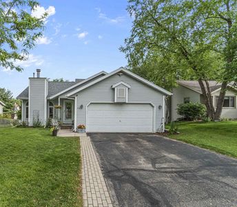 812 Clover Lane, Deforest, WI, 53532