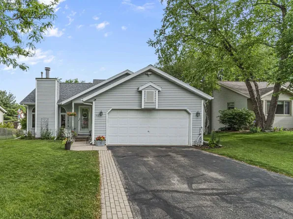 812 Clover Lane, Deforest, WI 53532