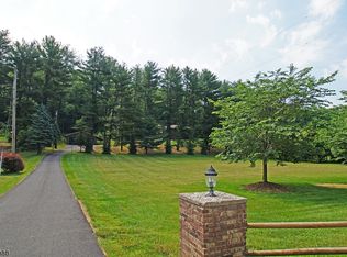 522 Limecrest Rd, Newton, NJ 07860