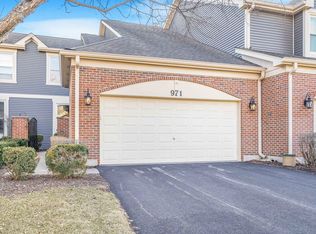 971 Heathrow Ln, Naperville, IL 60540