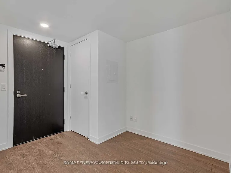 501 Yonge St #4802 — Photo 4